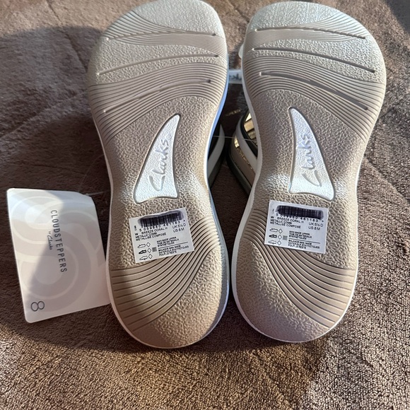 NWT CLARK SANDALS (SIZE 8) - Picture 6 of 7